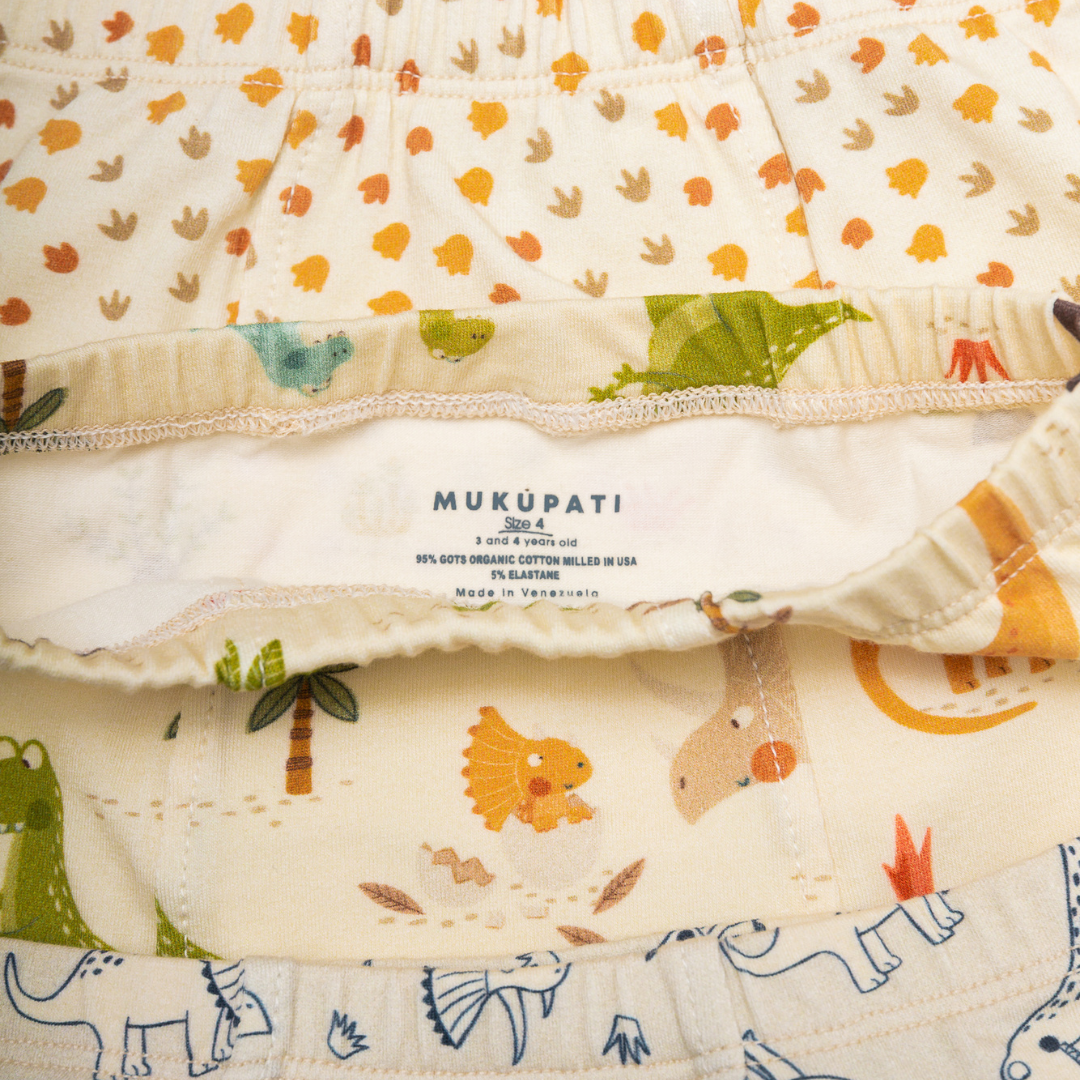  Our organic cotton Bundle of Dinosaur potty training underpants (4 pack) – the ultimate solution to transition from diapers to a non-toxic big kid underwear! 