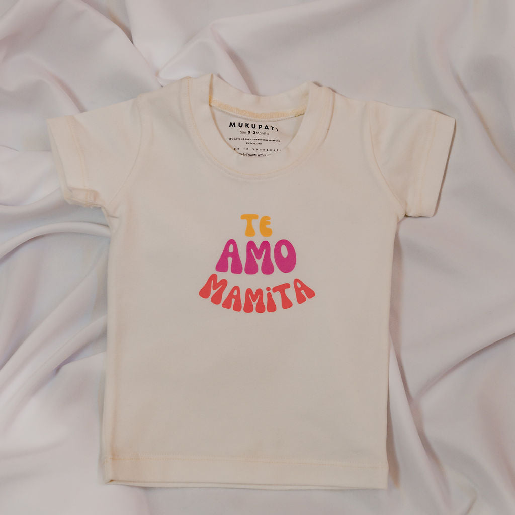 Baby top with the the word "Te amo mamita" in colors