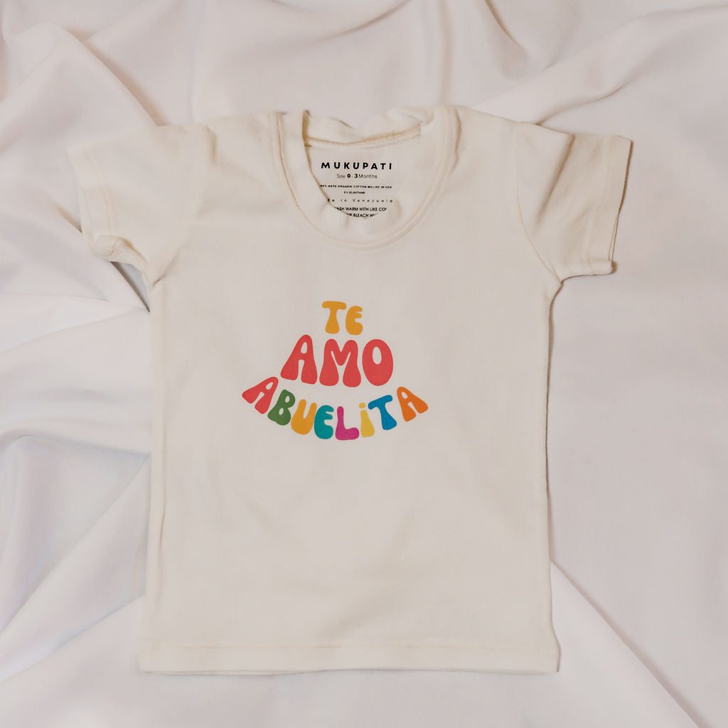 Baby top with the the word "Te amo abuelita" in colors